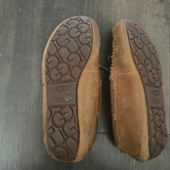 Ugg size 8 Dakota moccasins - Picture 4 of 4